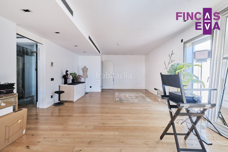 Foto 92f95a72-1cd8-44db-923f-2fc381e6a7e7. Casa amb aparcament piscina a Sarrià Barcelona