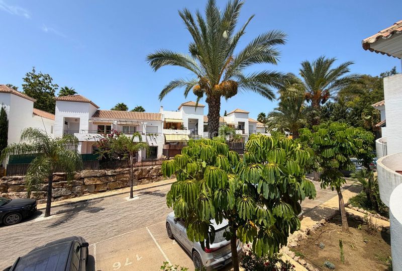 Foto 90da2903-8c74-47e4-9332-ef364aa8ceb8. Àtic amb aparcament a Las Brisas Marbella