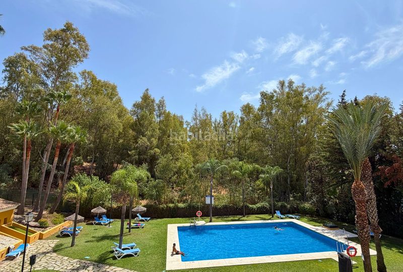 Foto a5ce8ea7-8c7a-478f-9a47-ad3316763156. Àtic amb aparcament a Las Brisas Marbella