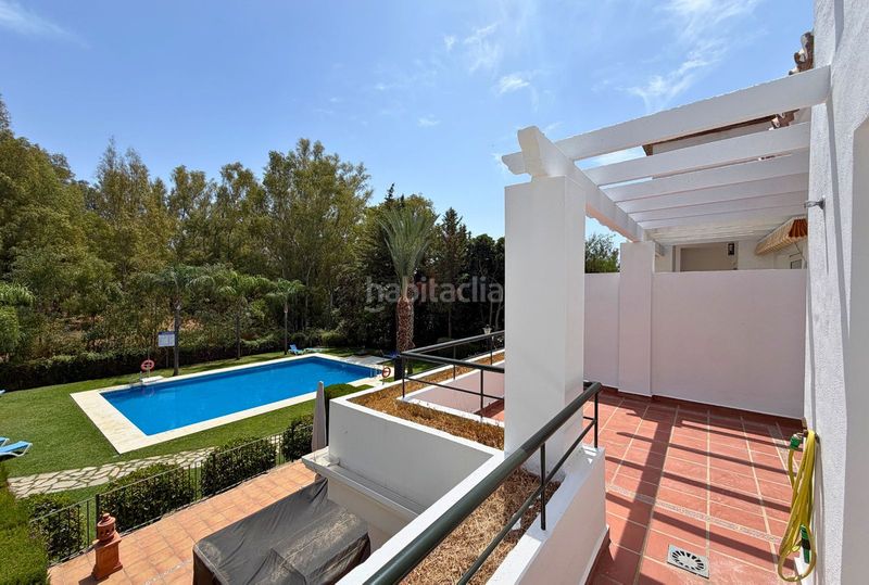 Foto aa592bed-7547-4ca9-beb9-776f3db47e04. Àtic amb aparcament a Las Brisas Marbella
