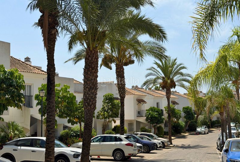 Foto d90c4a74-2fe7-46b5-90d3-64dd114866fa. Àtic amb aparcament a Las Brisas Marbella