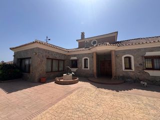 Casa  Manilva,manilva,calle miguel delibes. Preciosa villa rustica de 500m2 construidos en más de 1600m2 de