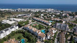 Pis  Marbella,nueva andalucia,avenida del prado. Luminoso apartamento de 2 dormitorios con vistas al mar ? nueva