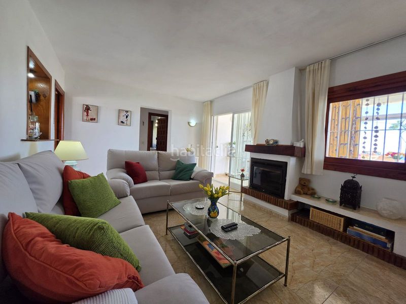 Foto 2c3d7327-a6f5-4316-b842-00e9df3a1765. Casa amb aparcament a Centro Estepona