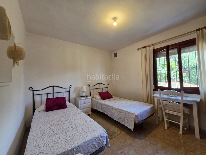 Foto be088a55-5fbb-48b8-8bdc-03f4d5884c06. Casa amb aparcament a Centro Estepona