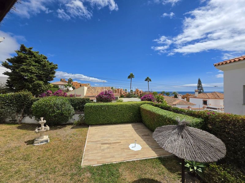 Foto c7389e9e-d36f-482a-b6f5-72bf33ca8dc6. Casa amb aparcament a Centro Estepona