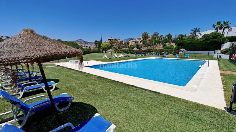 Foto 112c5c76-f357-44c5-b5a2-e4893a0fcf89. Casa adossada amb aparcament piscina a Nueva Atalaya Estepona