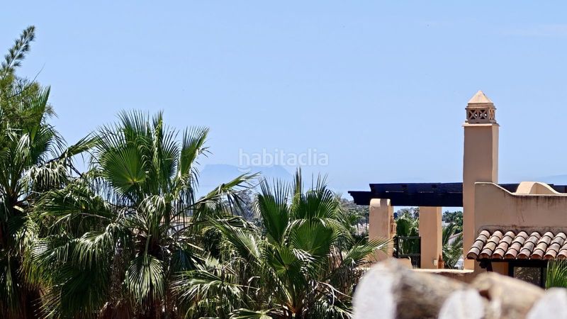 Foto 18b80cf8-0f6b-4f4a-9037-7d27bdd5d355. Casa adossada amb aparcament piscina a Nueva Atalaya Estepona