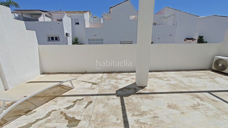 Foto 7c9c3380-4e96-41f0-a0b5-d6c873ec34ef. Casa adossada amb aparcament piscina a Nueva Atalaya Estepona
