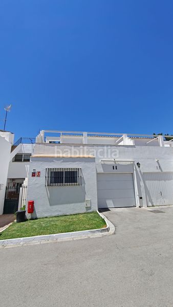 Foto e93ab0ee-d231-4888-801e-257cbcac13f1. Casa adossada amb aparcament piscina a Nueva Atalaya Estepona