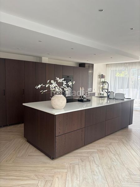 Foto eb6f7fff-0034-4004-86fa-7b3921c3b456. Casa adossada amb aparcament piscina a Nueva Atalaya Estepona