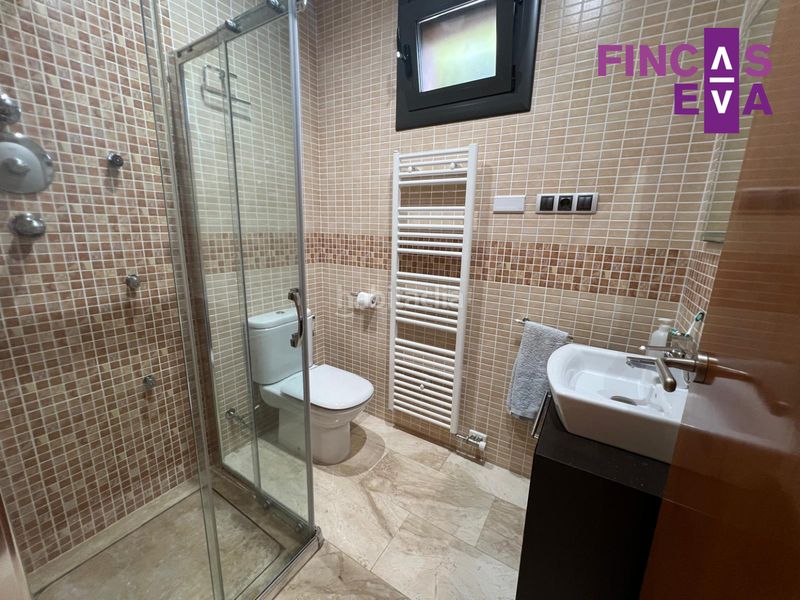Foto a8438b98-9275-4a7c-9fae-7f8bdc5c4a23. Casa amb calefacció aparcament a Roca del Vallès (La)