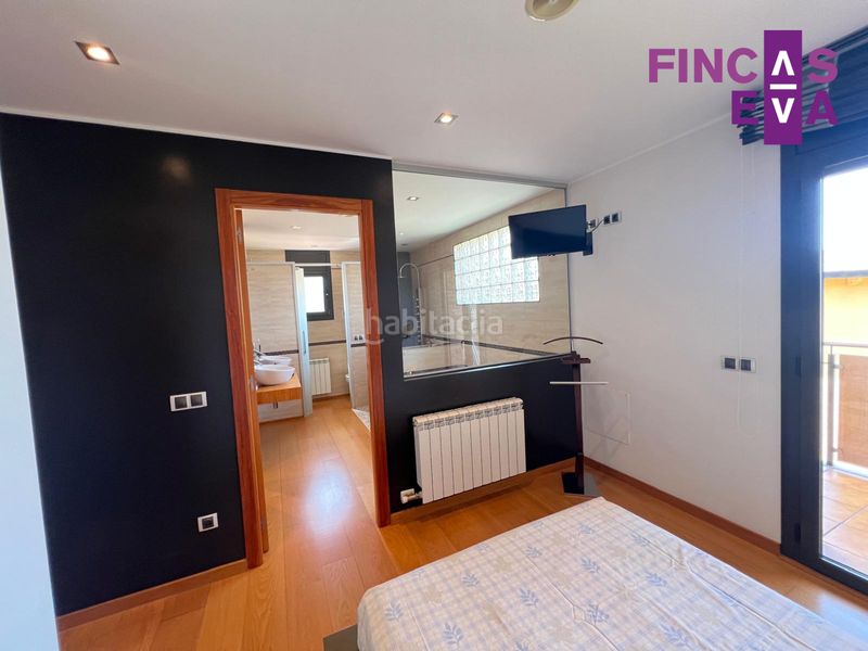 Foto fc1209cb-2bd0-47e9-8886-bf58639f19f5. Casa amb calefacció aparcament a Roca del Vallès (La)