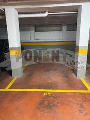 Aparcament cotxe a Ses Figueretes - Platja d'en Bossa - Cas Serres. Parking interior