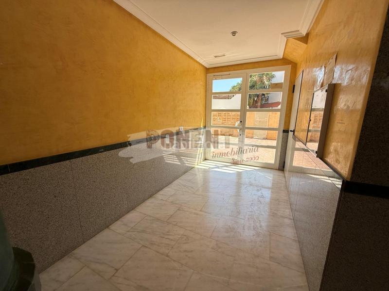 Foto 0bddb794-f138-486d-b0e2-3db605120500. Apartamento  con gran terraza en playa den bossa en Ibiza