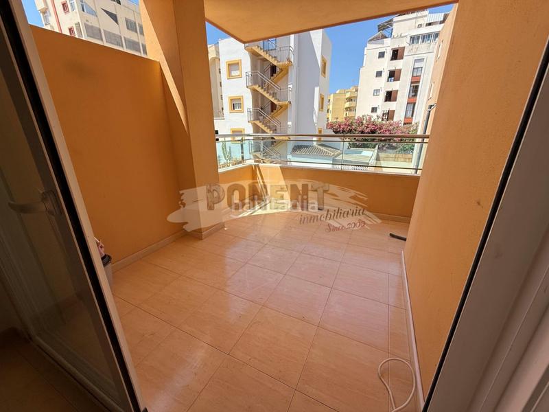 Foto b3822e3e-b1a6-4474-8ab9-84e7a03753f9. Apartamento  con gran terraza en playa den bossa en Ibiza
