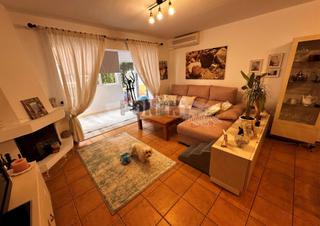 Rez-de-chaussée à Jesús. Piso amplio con parking en jesús