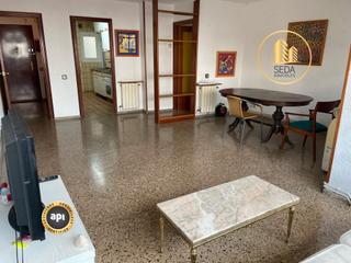 Appartement  Carrer de marinello bosch. Amplio y luminoso piso con balcn en zona escoles