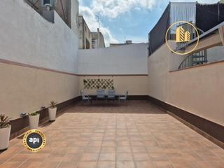 Rez-de-chausse  Carrer de girona. Espaciosa planta baja con patio soleado y trastero