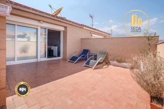 Casa adosada  Carrer dantoni torrella. Casa exclusiva con patio, terraza, buhardilla y garaje doble – l