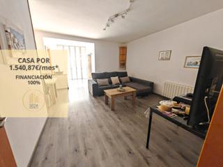 Casa  Carrer de l'aneto. Dos viviendas independientes en una sola casa en la gripia – les