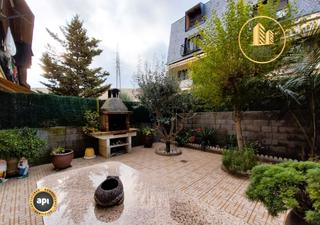 Casa  Passatge de rocafort. Impecable casa unifamiliar renovada con 4 plantas, garaje triple