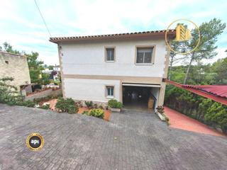 Casa  Avinguda dels roures. Chalet con piscina en sant muç listo para entrar a vivir
