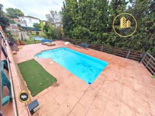 Casa  Avinguda dels roures. Chalet con piscina en sant muç listo para entrar a vivir