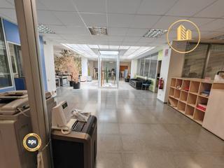 Location Local commercial  Carrer de blasco de garay. Gran local de 478 m² con terraza y oficinas en terrassa