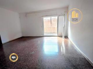 Pis  Carrer d'amrica. Vivienda espaciosa con ascensor y balcn en zona tranquila de te