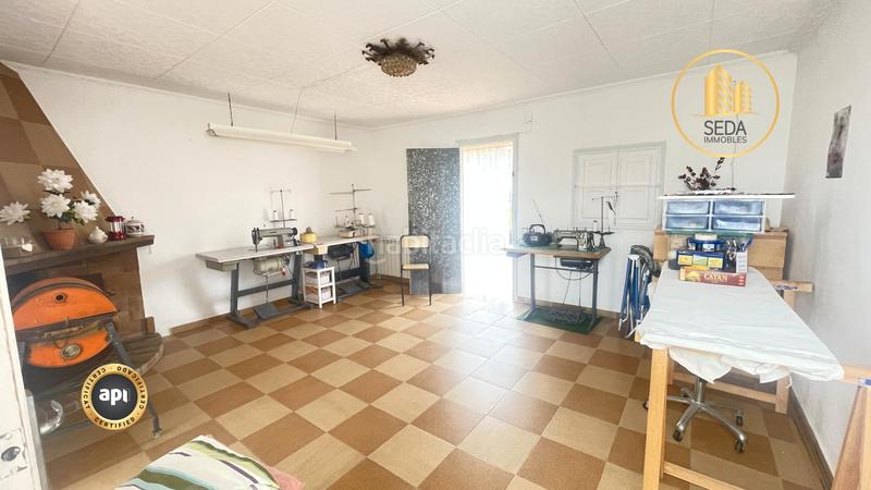 Foto 16302d76-3990-48ca-8c57-4b7ae13445a5. Casa adossada amb calefacció a Poble Nou Terrassa