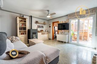 Semi detached house  Carrer de múrcia. Casa en planta baja con patio y terraza en torre-sana