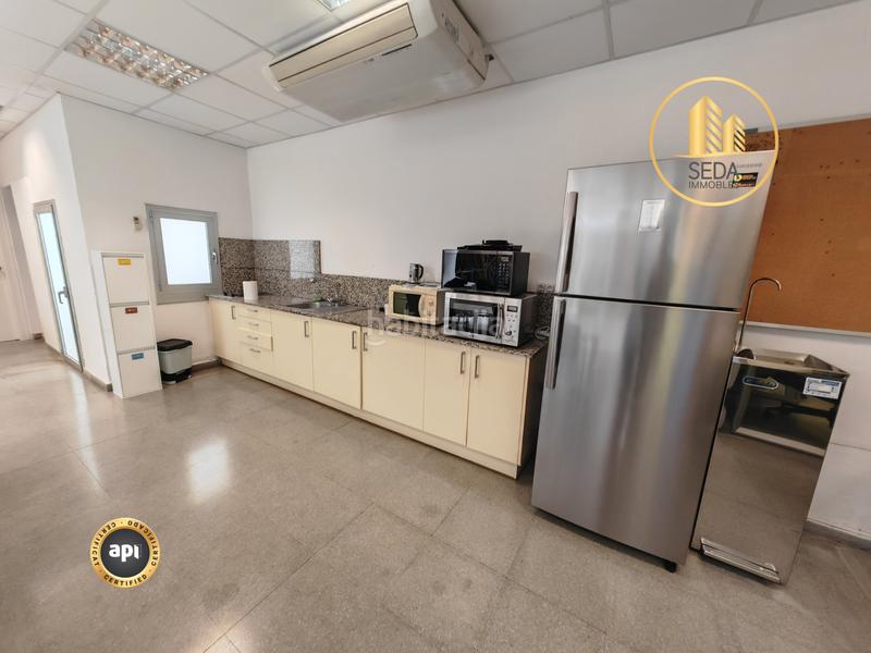 Foto 2a9faaff-f8fe-4fbc-9580-f9200eb7f5bc. Alquiler local comercial gran local de 478 m² con terraza y oficinas en Terrassa