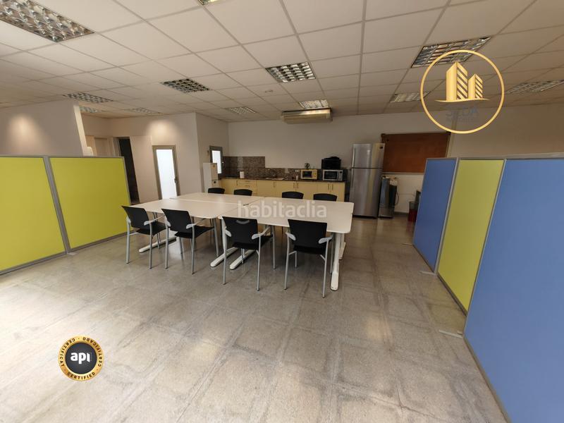 Foto b62bea85-4d31-476c-8cd1-7655c7946fa5. Alquiler local comercial gran local de 478 m² con terraza y oficinas en Terrassa