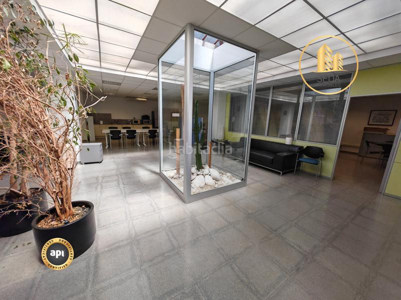 Foto c2332ba6-2b5f-4540-aefa-c1b1600053e8. Alquiler local comercial gran local de 478 m² con terraza y oficinas en Terrassa