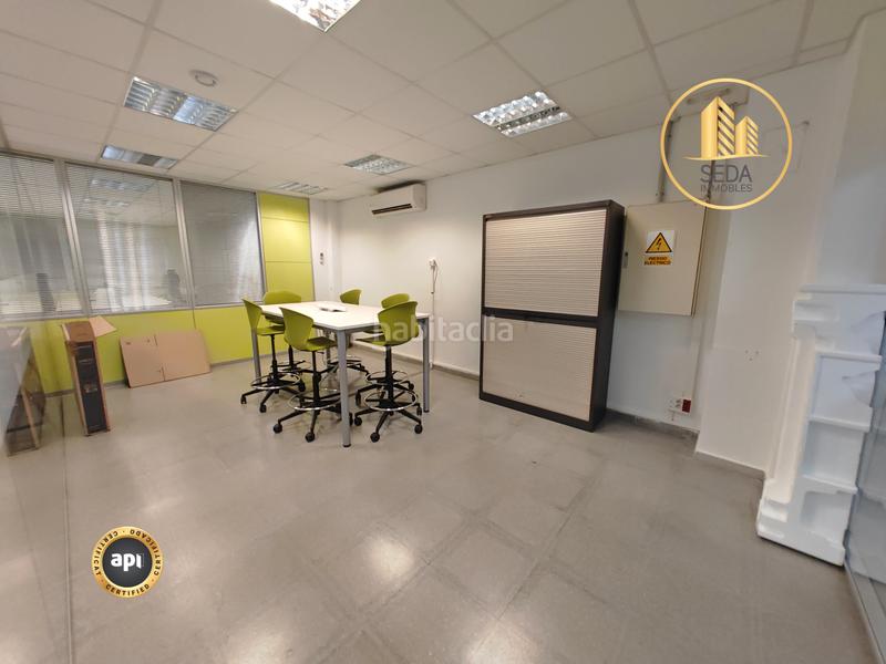 Foto dcb10b93-bd44-41ac-a21a-db636dd23544. Lloguer local comercial amb calefacció a La Maurina Terrassa