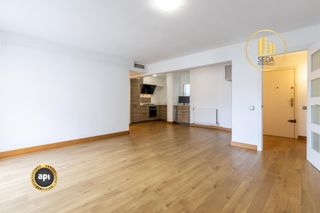 Pis  Carrer de cervantes. Ático luminoso reformado con balcón en pleno centro de terrassa