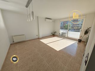 Etagenwohnung  Carrer del mont perdut. Piso luminoso con parking en la gripia, listo para entrar a vivi