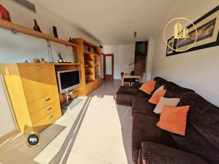 Dúplex  Carrer de guipúscoa. Ático dúplex con gran terraza y espacios amplios, ideal para fam
