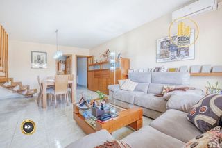 Dúplex  Carrer del berguedà. Amplio dúplex familiar con terrazas y suite privada en terrassa