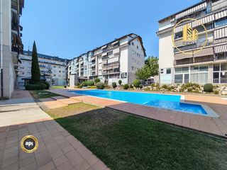 Duplex  Carrer de salvador seguí. Magnífico dúplex con piscina comunitaria en roc blanc