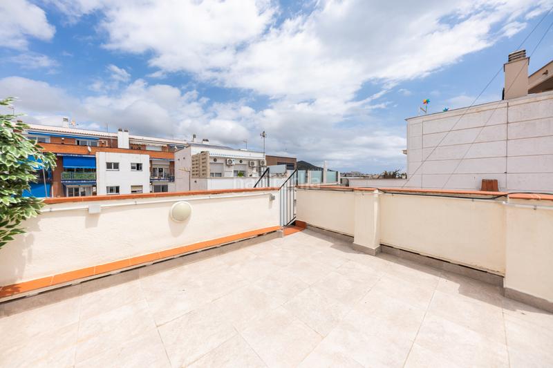 Foto 84d6f57e-7b68-4c16-bcfb-b004814d0512. Ático  en venta – 2 terrazas, trastero y ubicación inmejorable en Sitges