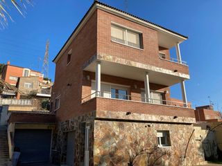 Xalet a Carrer de cabrera 12. Inmueble ocupado