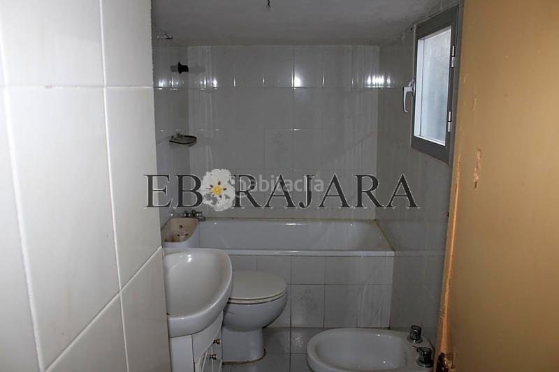 Foto cf6f8f2f-f39e-4d8b-bc1e-8eb8a08c8f6e. Casa adossada a Cebolla