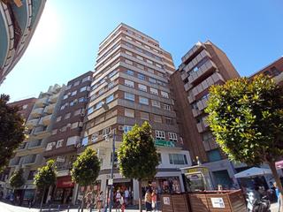 Rent Flat  Del prado. Amplia vivienda de siete dormitorios amueblada