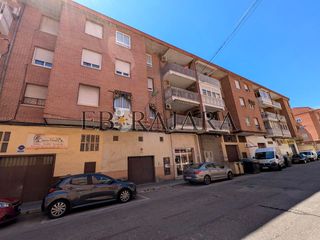 Etagenwohnung  Comuneros de castilla. Amplia vivienda de cuatro dormitorios y dos baños