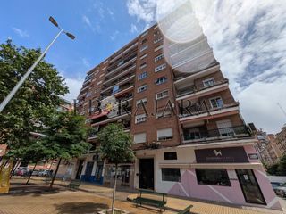 Alquiler Piso  Cardenal loaisa. Vivienda de tres dormitorios y dos baños