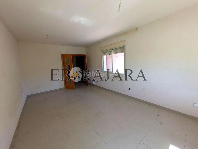 Foto 1455f31f-db72-427f-be13-aa789adcf3d7. Casa adossada amb aparcament a Lucillos