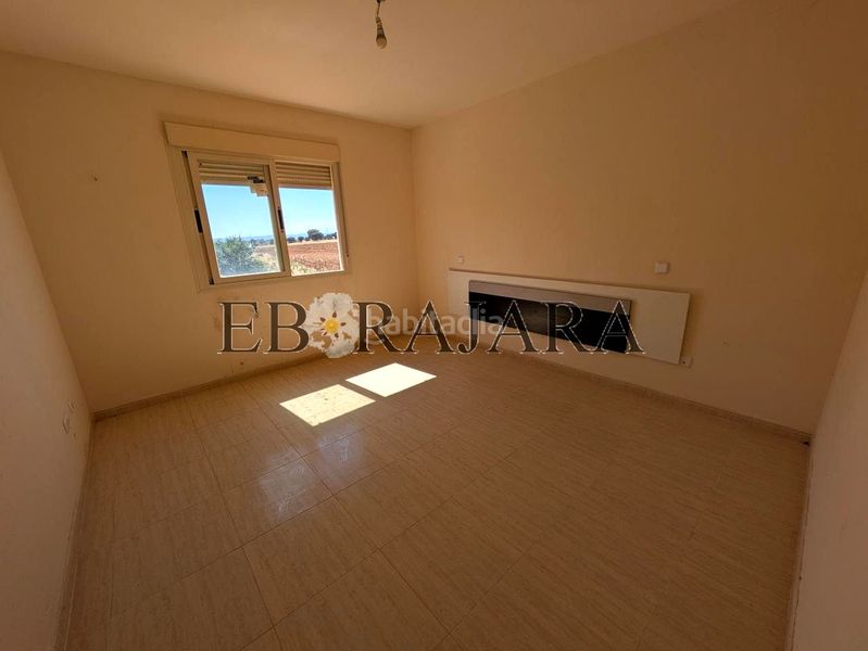 Foto 1f1eef5b-273f-4614-a3ca-ac3fc022fdf7. Casa adossada amb aparcament a Lucillos