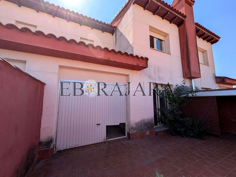 Foto 3297aa4d-3a82-4d8b-881e-7fdc3898abf6. Casa adossada amb aparcament a Lucillos